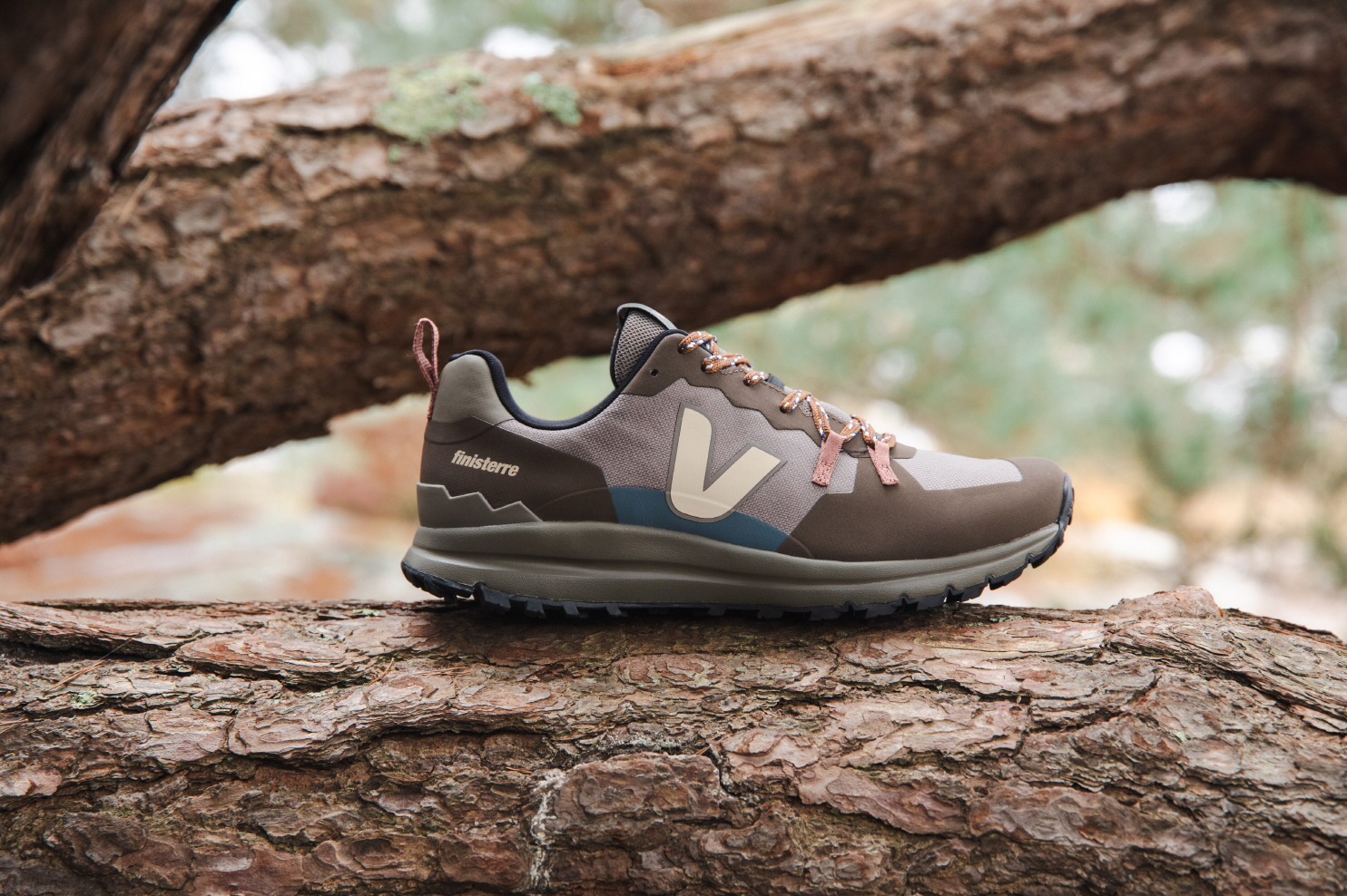 베자, 영국 아웃도어 ‘피니스테레’와 뛰어난 퍼포먼스 하이킹 슈즈 선봬  27-Image